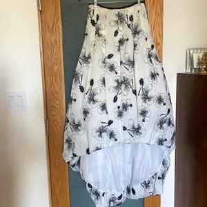 Never worn, NWT, flowing skirt